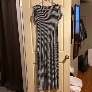 Flowy black and white maxi dress